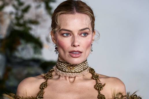 FOTO Margot Robbie u korzetu i prozirnoj haljini pokazala noge