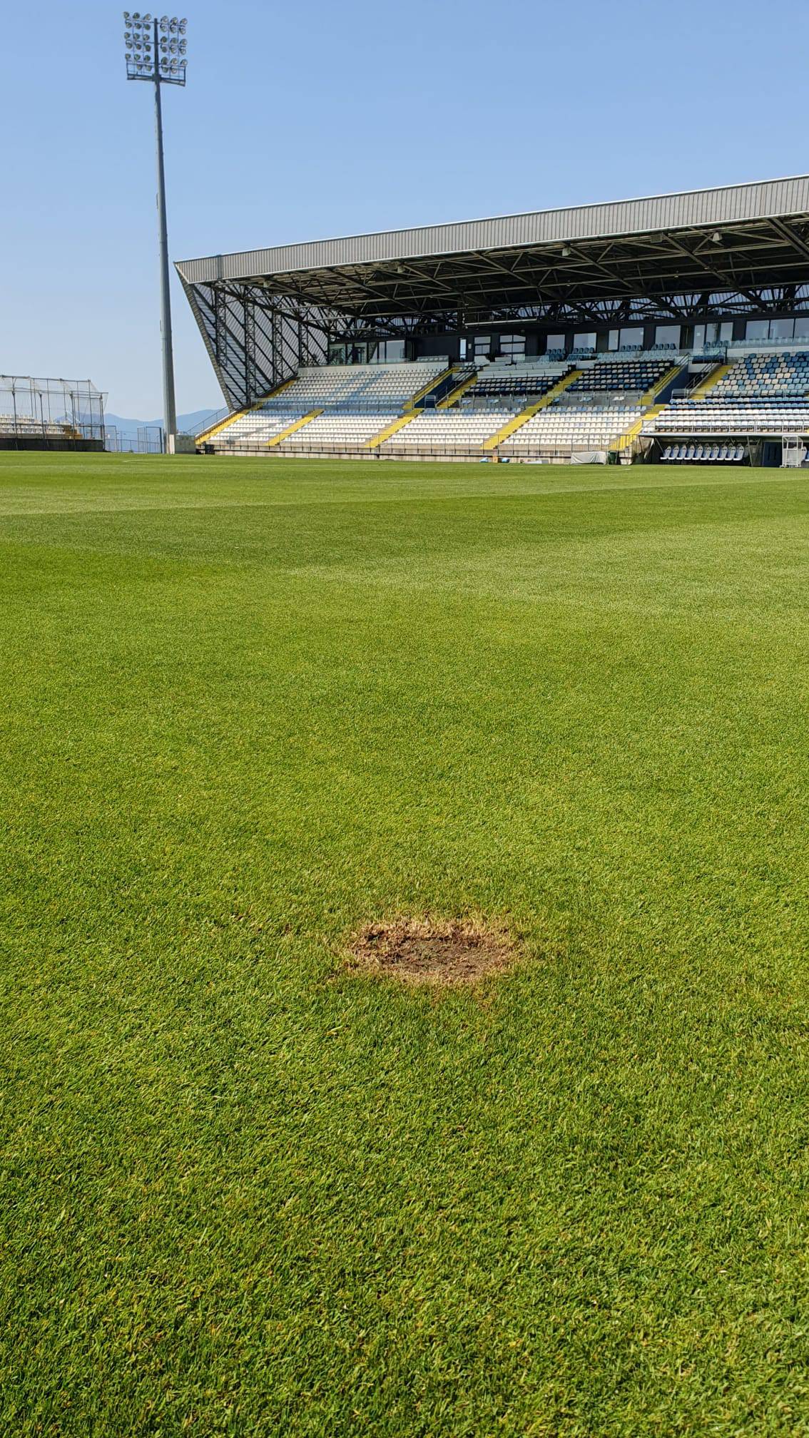 Torcida na grafit djece s Down sindromom na Rujevici lijepila naljepnice "Neprijatelj broj 1"