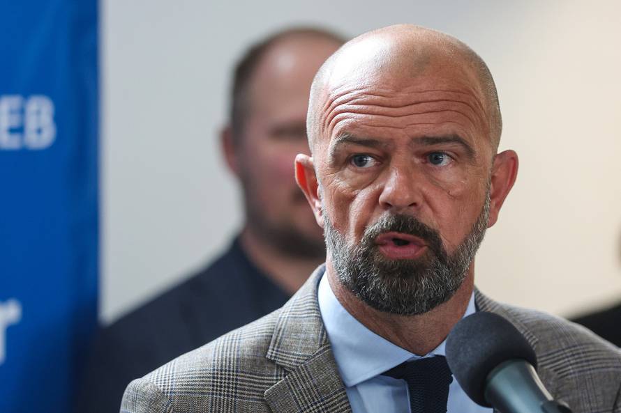 Tomaševi? i ZET predstavili nove niskopodne autobuse na elektri?ni pogon