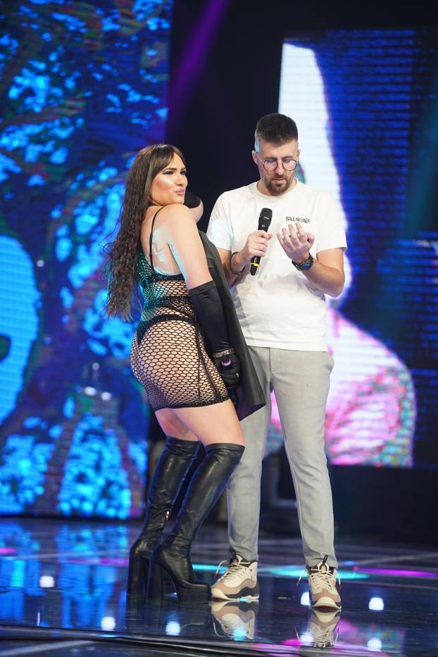 Beograd: Provokativan nastup u "Novogodišnjoj Elitoviziji" Ane Nikolić javnosti poznate i kao Mika Vasić 