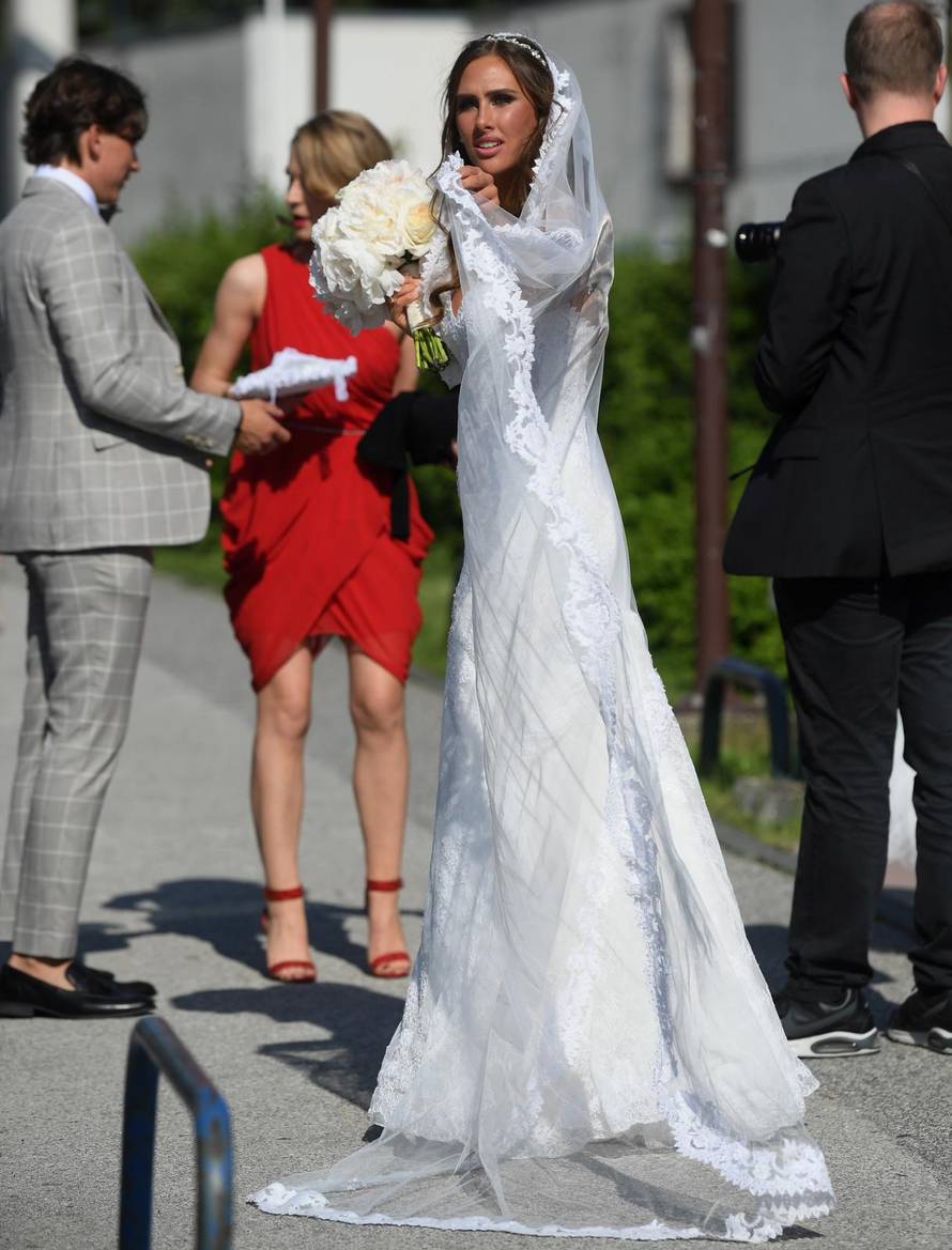 Vjenčanje boksača Filipa Hrgovića i Marinele Čaja u župi Svih svetih u Sesvetama