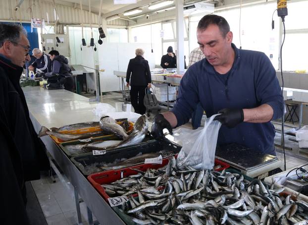 Šibenik: Poskupljenje plavog dizela još se nije odrazilo na cijene u ribarnici