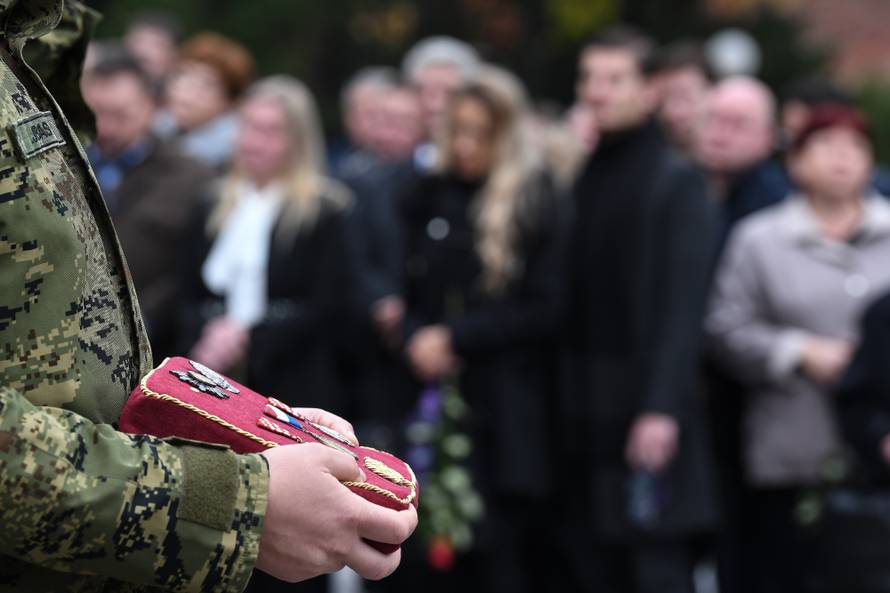 Supruga Dudeka neutješna na sprovodu: 'Ostao si naš pajdaš'