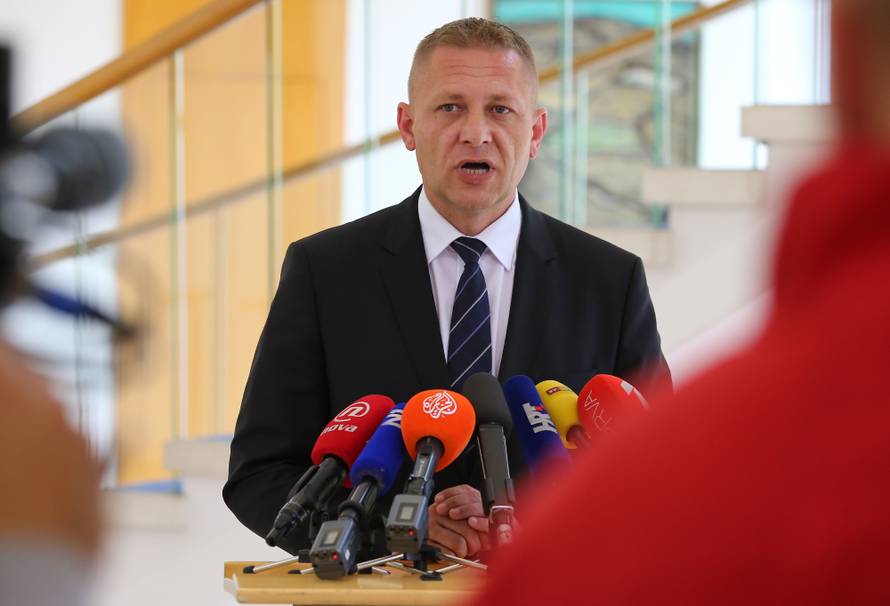 "Većina ne želi izbore, neka se što prije imenuju novi ministri"