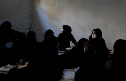 UN zbog talibanske zabrane rada ženama zamolio djelatnike da do svibnja ostanu kod kuće