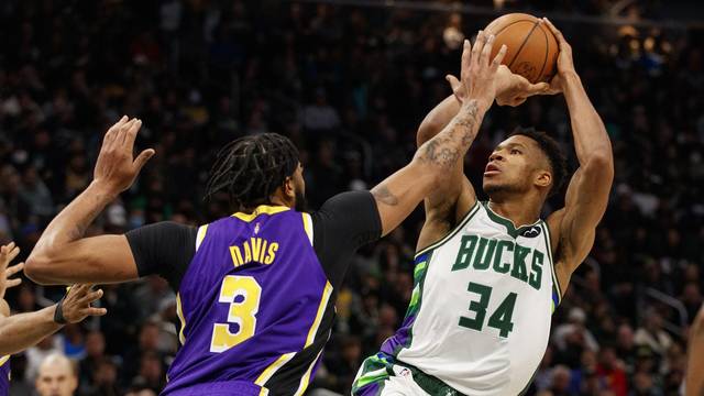 NBA: Los Angeles Lakers at Milwaukee Bucks