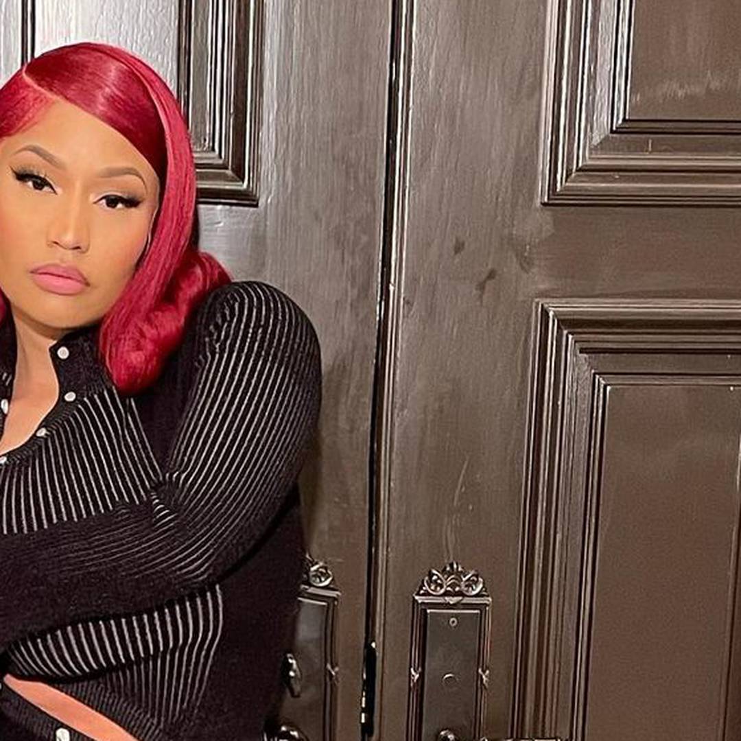 Nicki Minaj počastila fanove za rođendan: Skinula se do kraja, a u rukama drži svečanu tortu