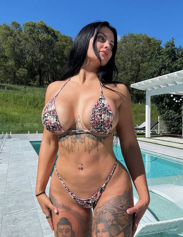 Iz trkaćih automobila prebacila se na OnlyFans i 'diže' milijune