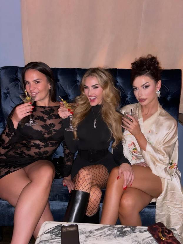 FOTO Možda ste ju sreli... Bujna influencerica posjetila Jadran: 'Ja sam u Hrvatskoj, a vi niste'