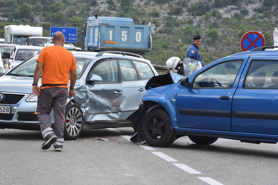 Osam osoba ozlijeÄeno u prometnoj nesreÄo kod Å ibenika