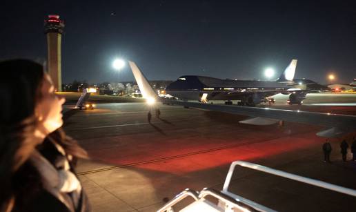 VIDEO Trump opet na putu za Davos. Nakon drame oko kvara  poletjeli u novom zrakoplovu