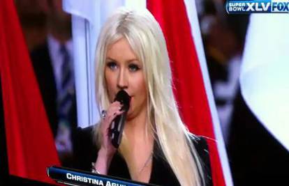 C. Aguilera na Superbowlu je pobrkala riječi američke himne