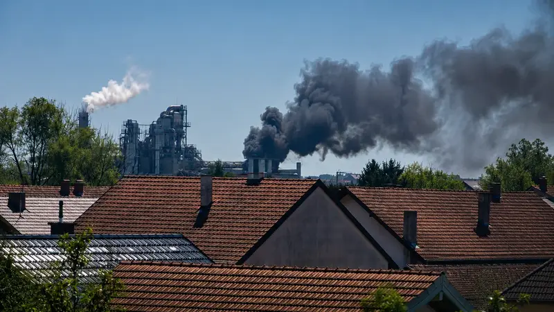 VIDEO Veliki požar u Bjelovaru: Gori unutarnji pogon tvrtke