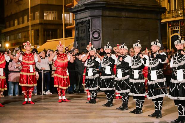 Zagreb: Tradicionalni plesovi s mačevima koji se stoljećima prenose na otoku Korčuli