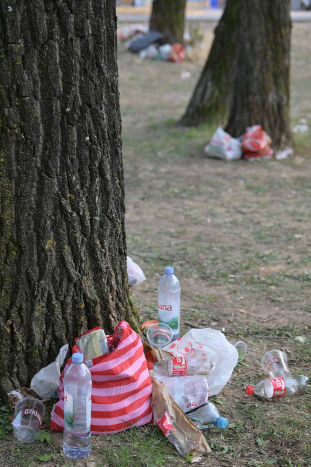 Zagreb: Smeće koje je ostalo u fan zoni na Bundeku