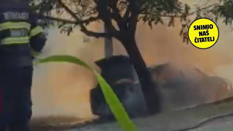 VIDEO Buktinja u Sikirevcima: Potpuno je izgorio automobil
