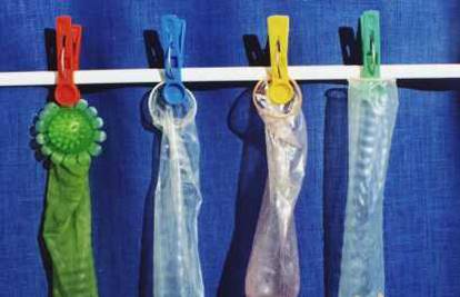 Aparati s prezervativima u brazilskim gimnazijama