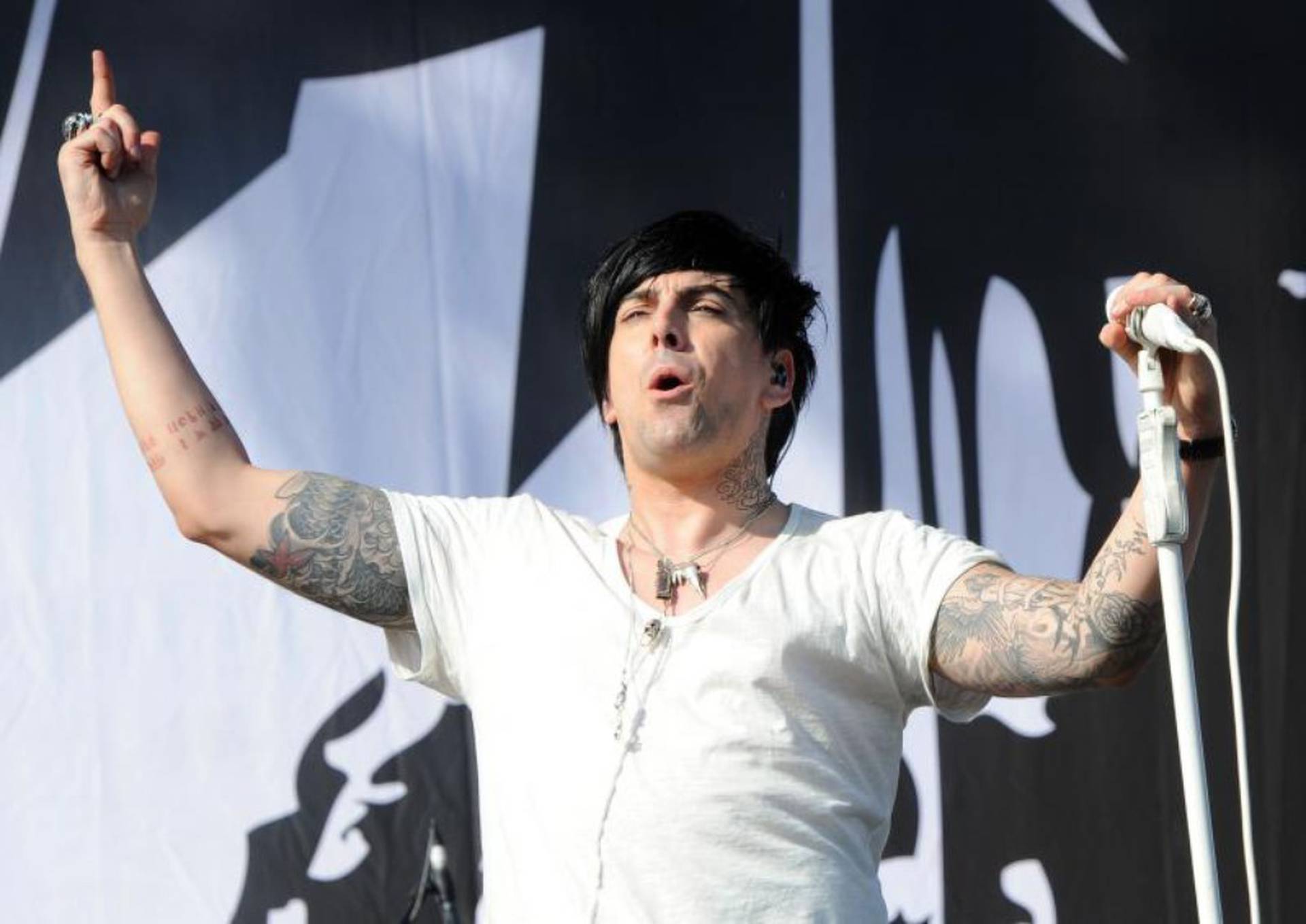 Фронтмен это. Lostprophets вокалист. Ян Уоткинс, вокалист lostprophets. Lostprophets frontman. Lostprophets 2001.