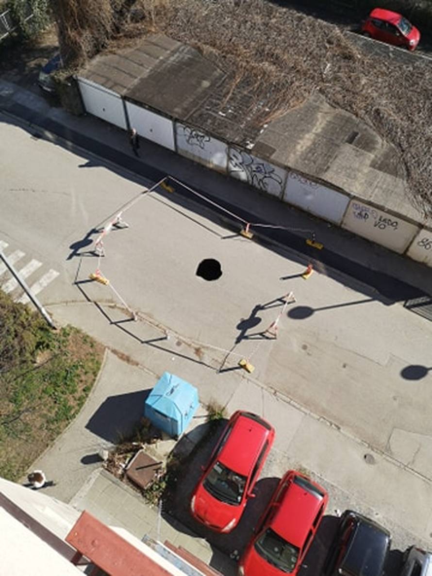 Video: Propao je dio ulice u Maksimiru, policija sve ogradila