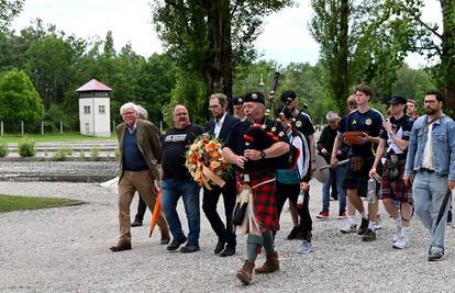 Navijači u koncentracijski logor Dachau došli položiti vijence