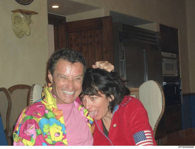 FOTO Ovo su dosad neviđene fotografije iz Epsteinovih spisa