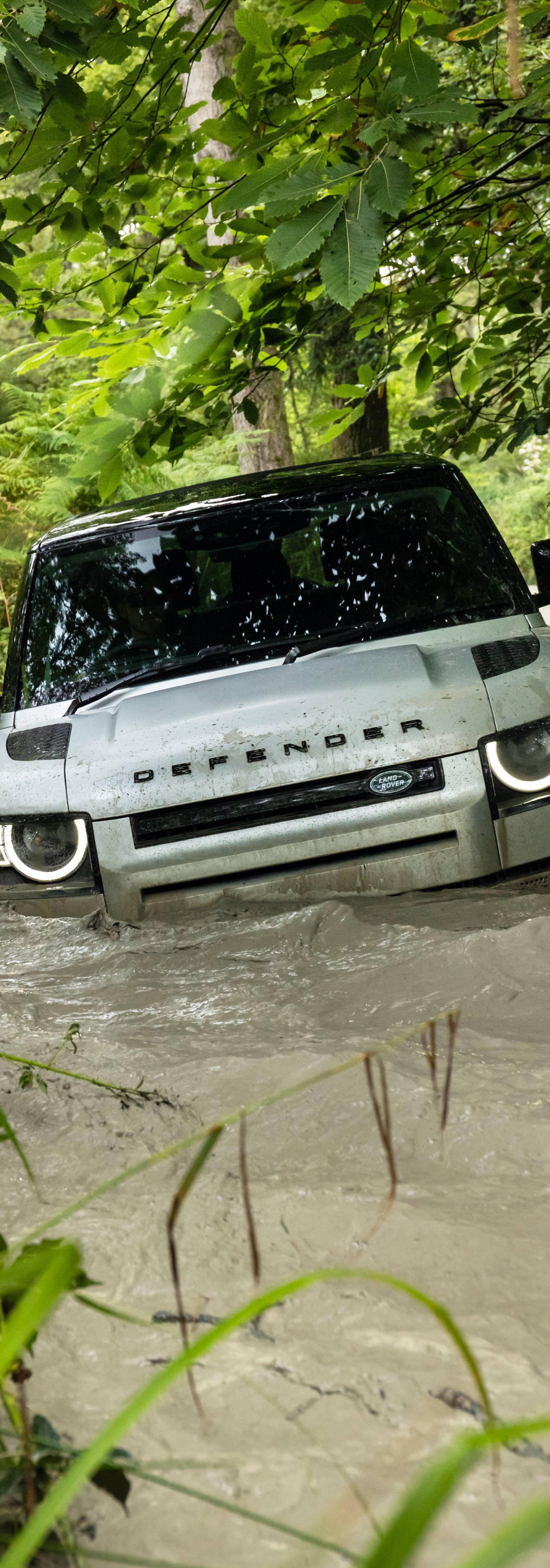 Ima čak 404 KS: I nezaustavljivi Land Rover odsad vozi na struju