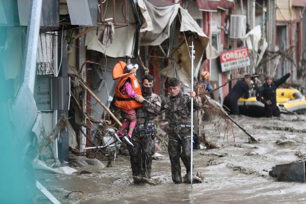 Death toll from northern Turkey floods rises to 27