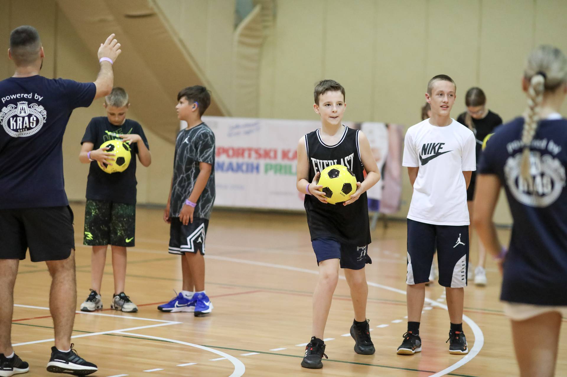 FOTO Djeca s oštećenjem sluha četiri dana trenirala na sportskom kampu u Zadru