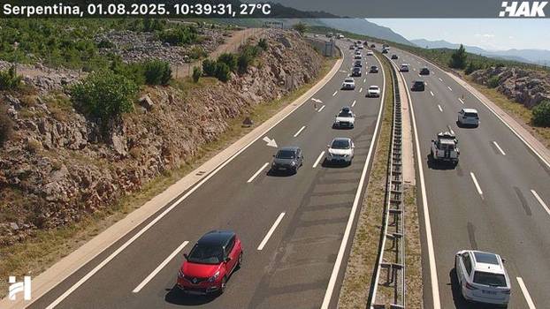 FOTO Kreće udarni vikend, kod Lučkog se zagužvalo: Kolone su prema moru, vozi se usporeno