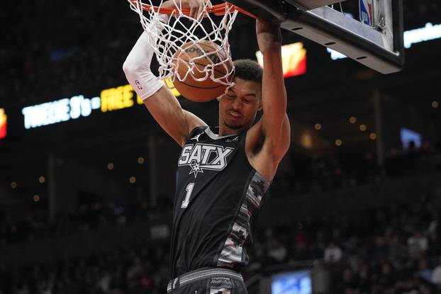 NBA: San Antonio Spurs at Toronto Raptors