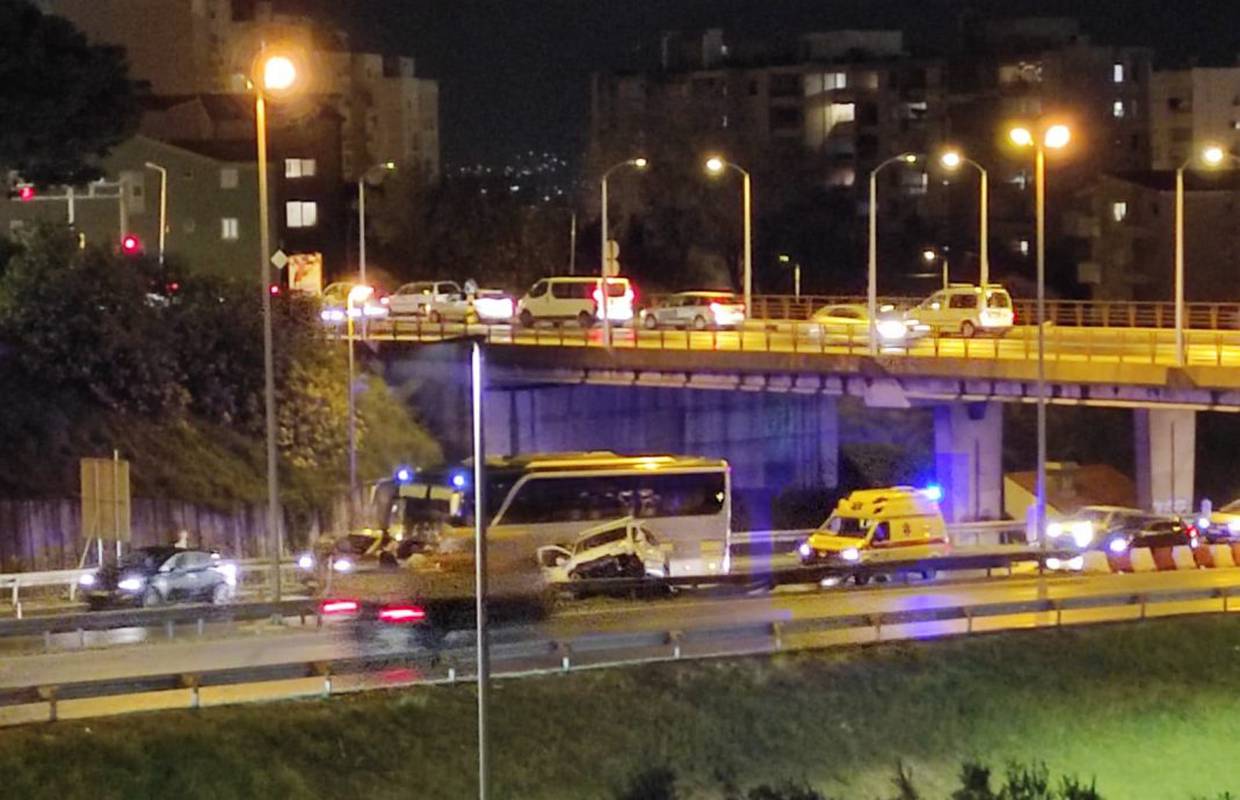 Teška nesreća u Splitu: Sudarili se auto i bus, jedan ozlijeđeni