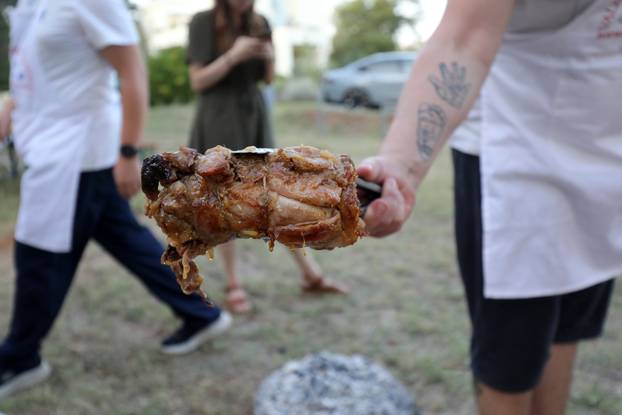 Valbandon: Valbandon obavijen mirisima čripnji