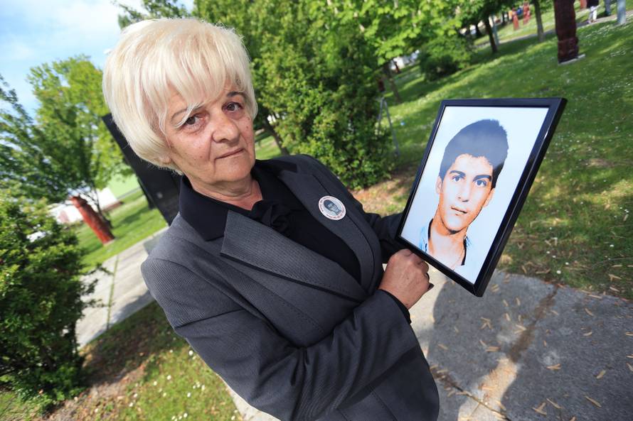 Damira (19) je ranio hitac iz snajpera i više se nije vratio