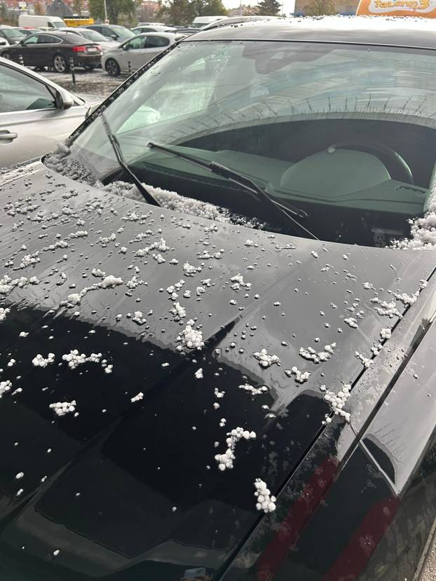 FOTO Ludo vrijeme u Hrvatskoj: Na sjeveru oluja s tučom, jug se kupa, osvanula  je i duga...