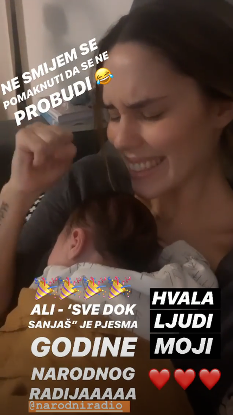 Franki još jedan kipić: Pažljivo 'slavila' da ne probudi Viktora