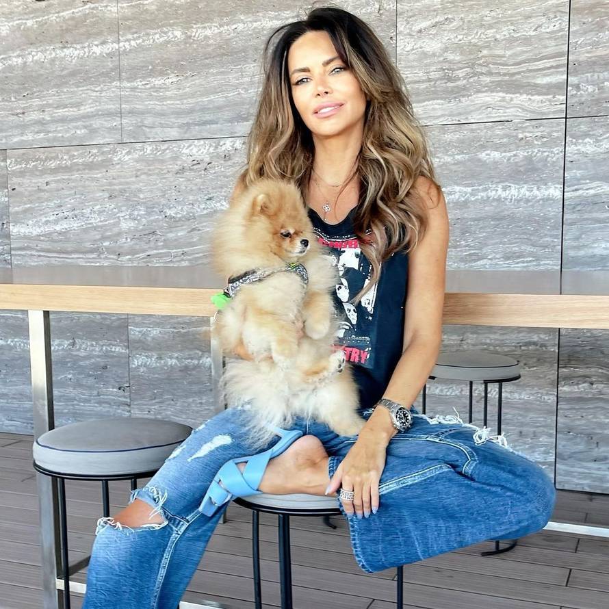 Susjedi Nikoline Pišek otkrili: 'Sama sjedi u kafiću, psi joj pružaju utjehu da ne potone'