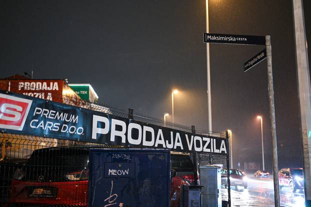 Zagreb: Auto se zaletio u izlog u Maksimirskoj ulici