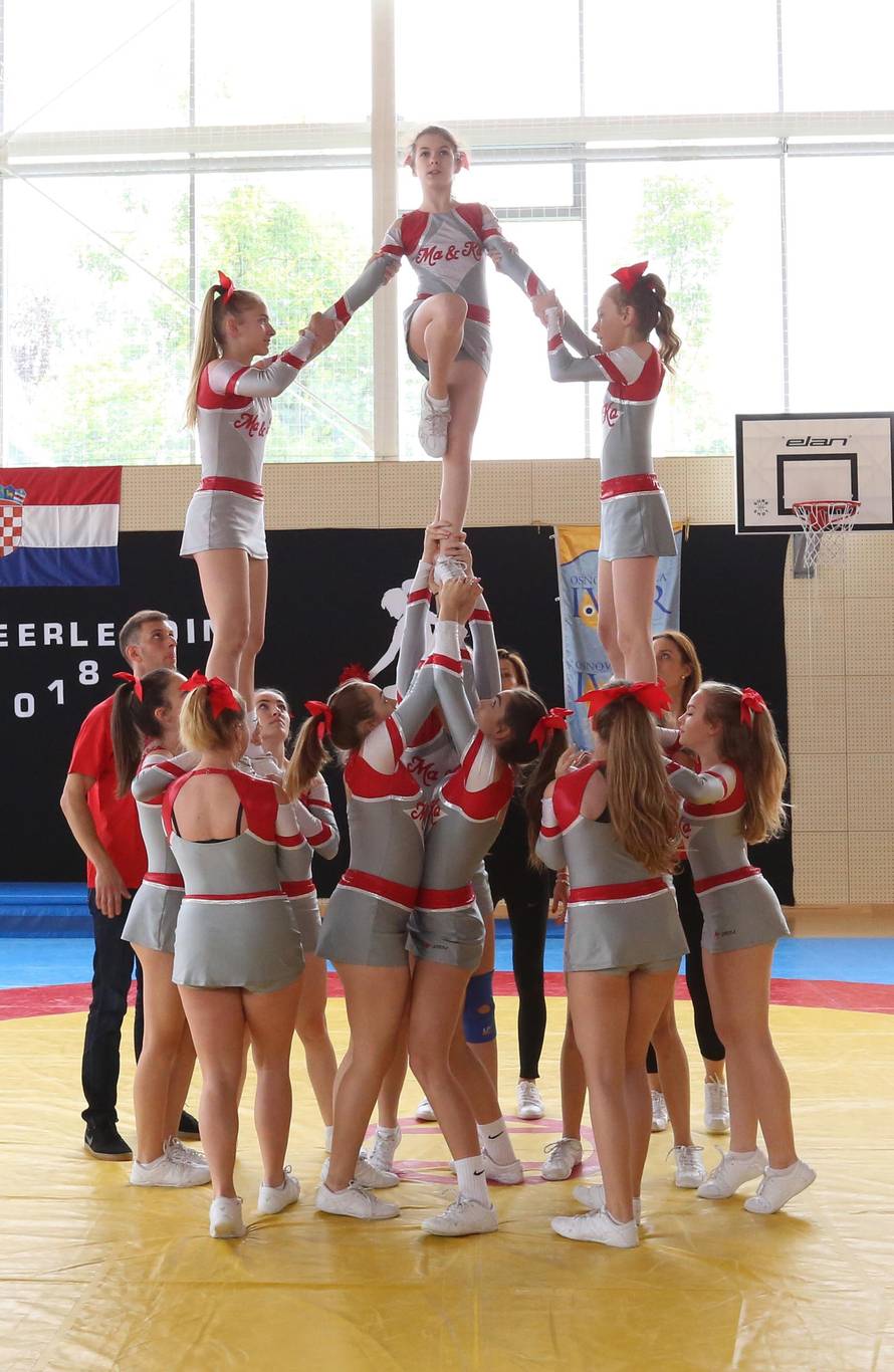 Navijačice u Zagrebu: Hrvatske plesačice zapalile su metropolu