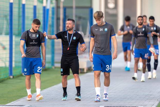 Nogometaši Osijeka večernji trening odradili na Opus Areni