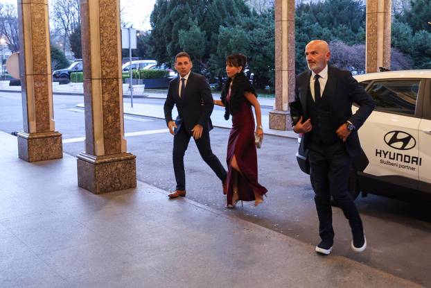 Zagreb: Dolazak uzvanika na svadbu Marijana Kustića i Nike Perenčević