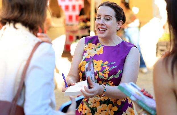 Zagreb: Promocija knjiga iz serijala Bridgerton i susret s autoricom Juliom Quinn