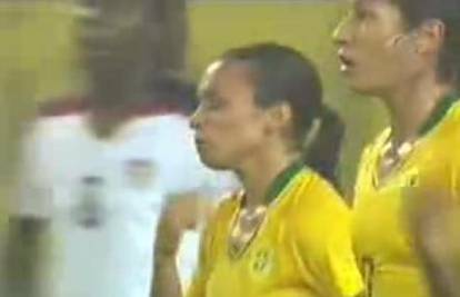 Brazilka Marta pokazala da i žene znaju igrati nogomet