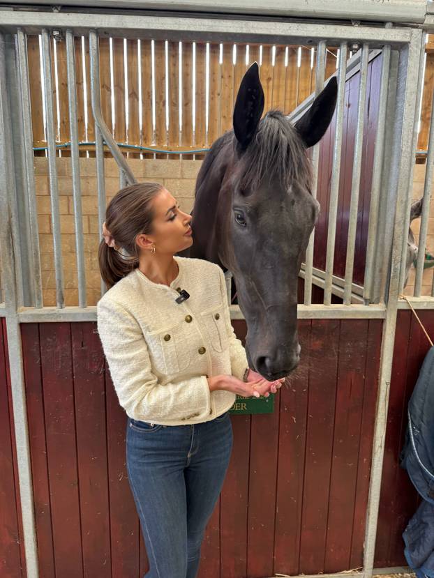 FOTO Zbog fatalne ljepotice je premierligaš dobio nove fanove