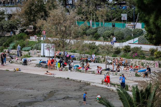 Split:  Proljetni ugođaj na Bačvicama