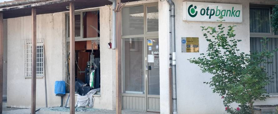 Lekenik: Nepoznati počinitelj tijekom noći raznio bankomat u zgradi OTP banke