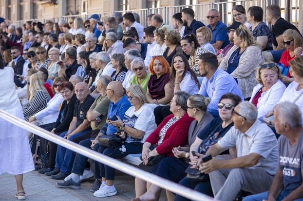 Vinkovci: Svečani mimohod sudionika 60. Vinkovačkih jeseni