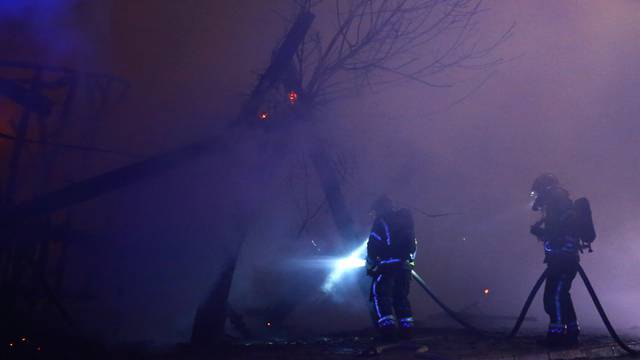 Buknuo je požar u mjestu Soline: Vatrogasci su na terenu