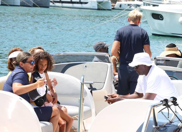 Šibenik: Proslavljeni košarkaš Michael Jordan sa suprugom i društvom u Skradinu