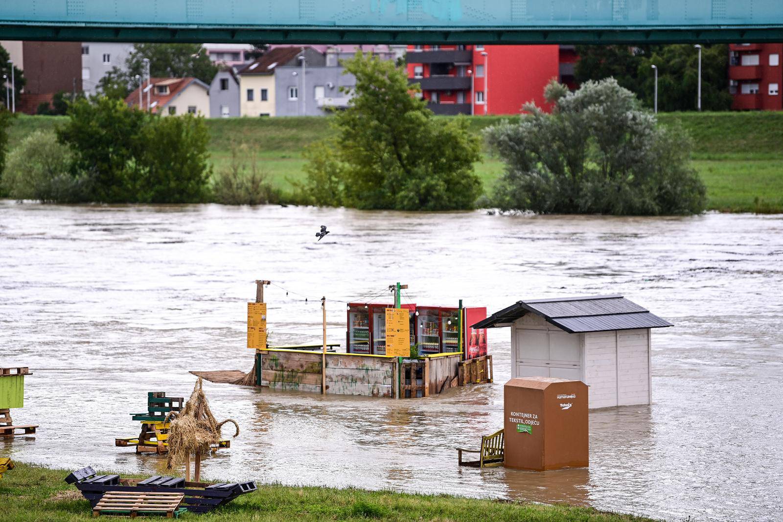 Zagreb: Sava se izlila iz korita i potopila lokaciju Green River Festa