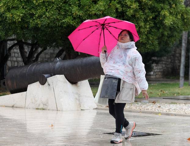Šibenik: U Šibeniku pada kiša